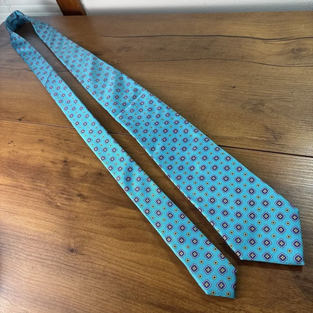 R. Bryant Ltd. Williamsburge VA Mens Silk Necktie Teal Blue Geometric Medallion